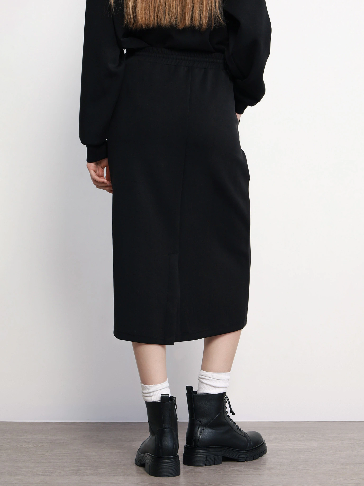 Юбка трикотажная черного цвета с эластичным поясом